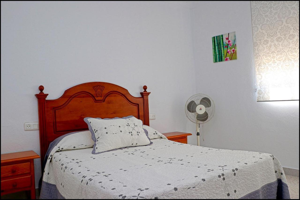 Apartamento Ceuta 49 Apartment โกนิล เด ลาฟรอนเตรา ภายนอก รูปภาพ